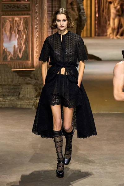 Look 12